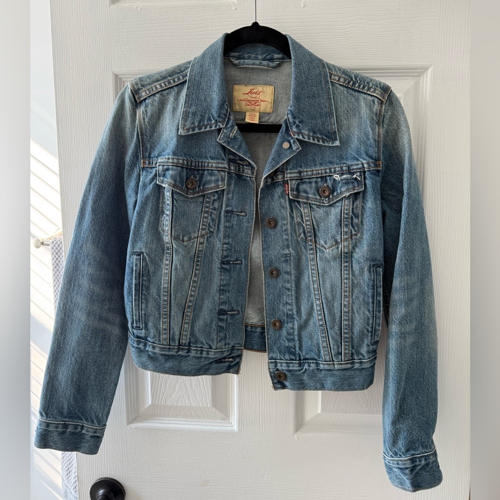 Levi’s denim jacket. Size XS